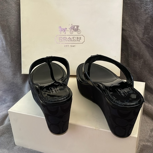 Woman’s Coach platform sandals. 9.5M Jody crinkle patent black leather. - Picture 6 of 7